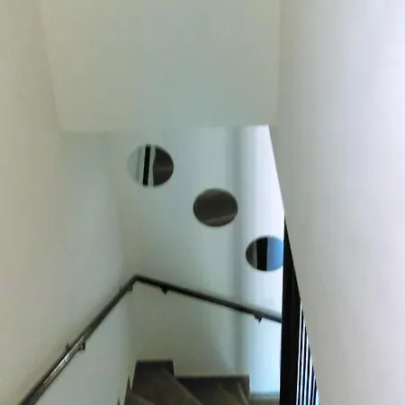 House With 2 Bedrooms In With Enclosed Garden And Wifi *