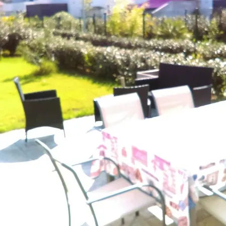 House With 2 Bedrooms In With Enclosed Garden And Wifi *