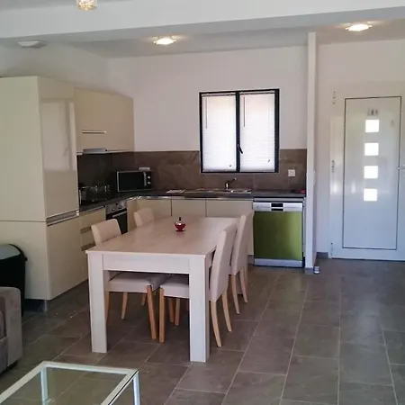 House With 2 Bedrooms In With Enclosed Garden And Wifi Hébergement de vacances *