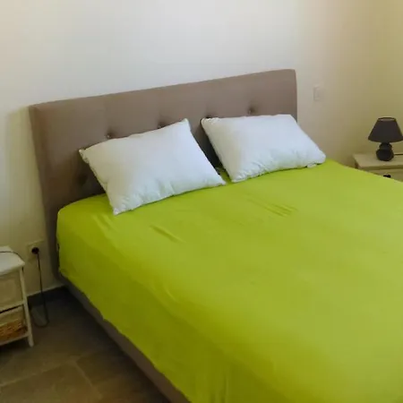 House With 2 Bedrooms In With Enclosed Garden And Wifi *