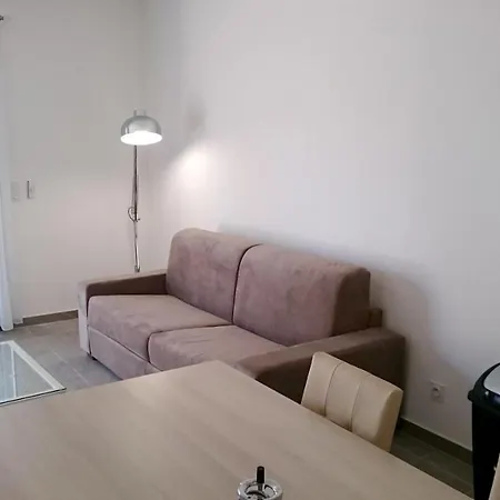 Nyaraló House With 2 Bedrooms In With Enclosed Garden And Wifi *